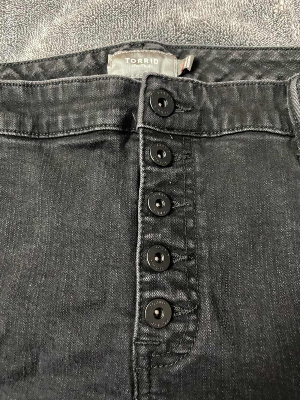 Torrid Black Denim High-Rise Button-Fly Shorts - Size 22 - Picture 3 of 7
